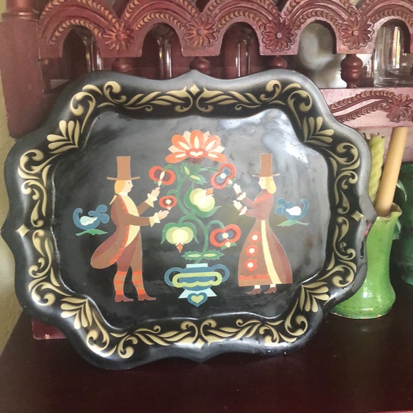 Early American painted metal tray. - Picture 1 of 3